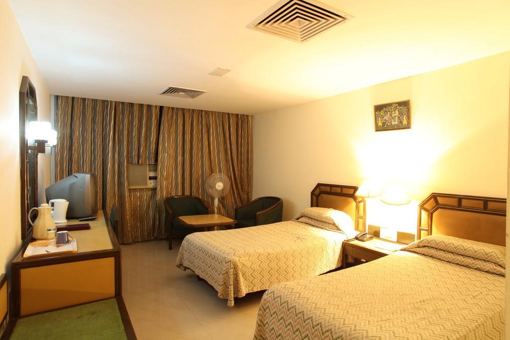 Hotel Jammu Ashok Room photo