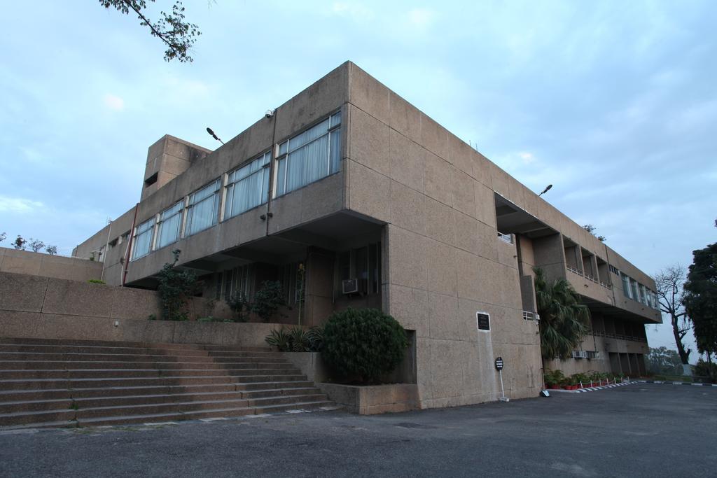 Hotel Jammu Ashok Exterior photo