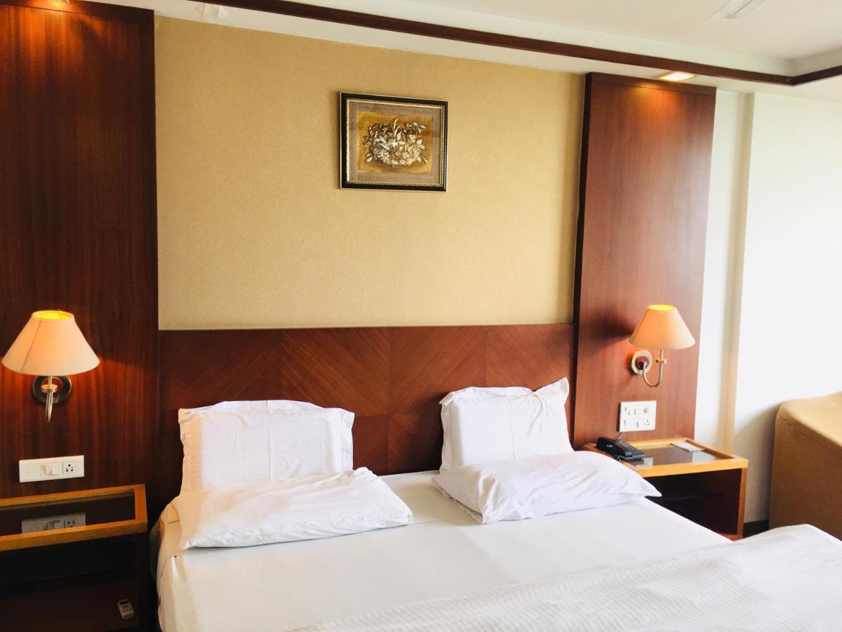 Hotel Jammu Ashok Exterior photo