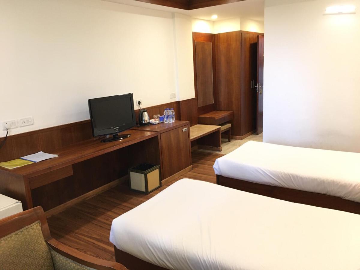 Hotel Jammu Ashok Exterior photo